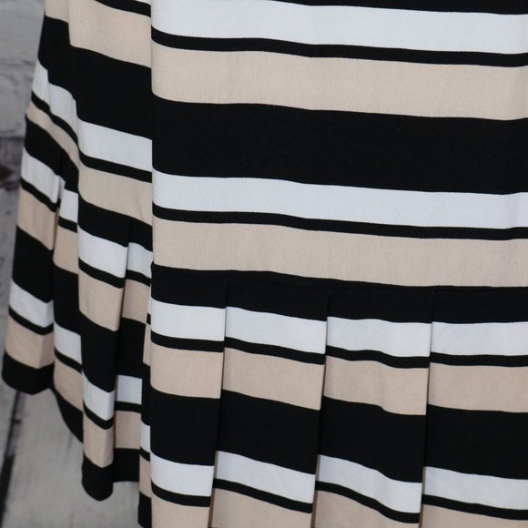 Stripped Pleated Dress - Picture 3 of 7